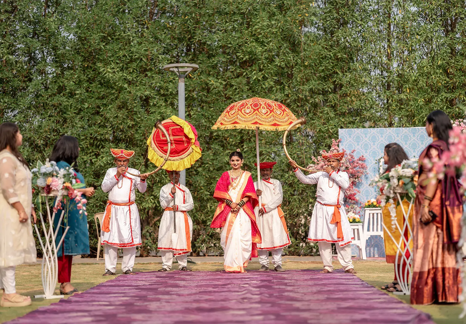 Pallavi walking towards wedding venue