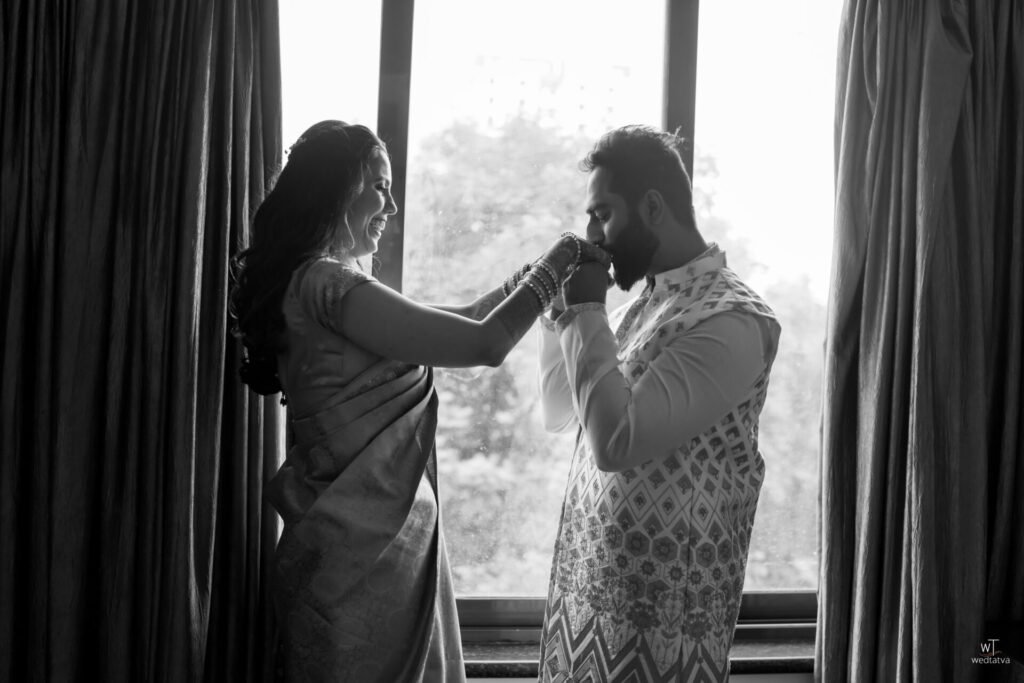 candid pgotography engagement at thane by wedtatva films